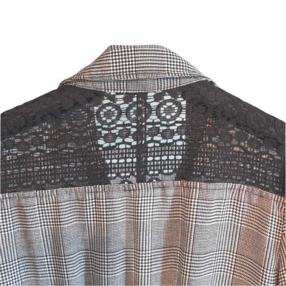Suzy Shier XS Button-Down Top with Front Tie & Lace Back Excellent Condition - Picture 6 of 9